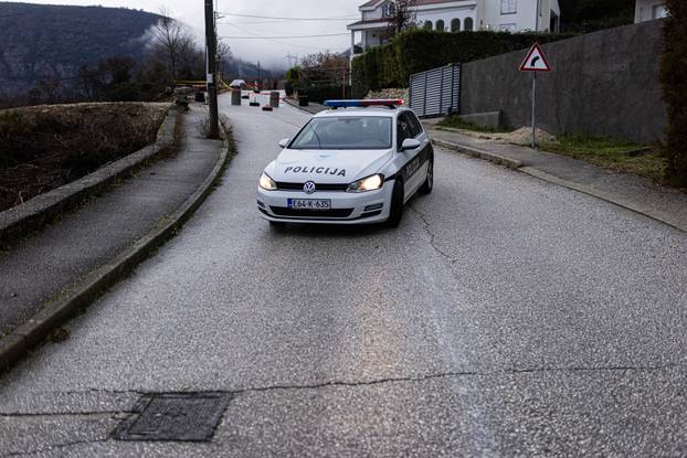 Zbog obilnih padalina na nekoliko lokacija kod Mostara došlo je do klizišta