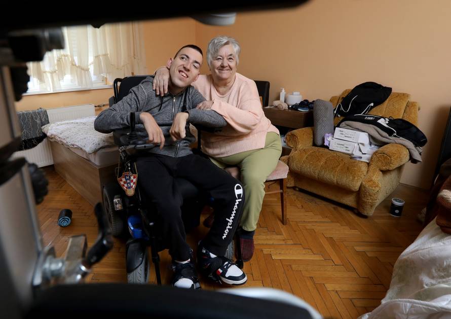 Krapinske Toplice: Jela Zucalo s unukom Ivanom