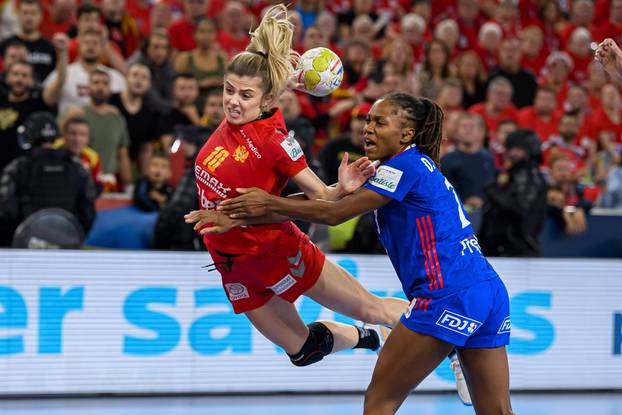 Ljubljana, 20. November 2022: Handball EHF EM, Spiel Platz 3, Montenegro vs. Frankreich Matea Pletikosic (Montenegro),