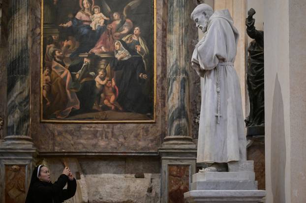 24sata Mnogobrojni hodočasnici pohodili su grad Assisi povodom obljetnice smrti Franje Asiškog