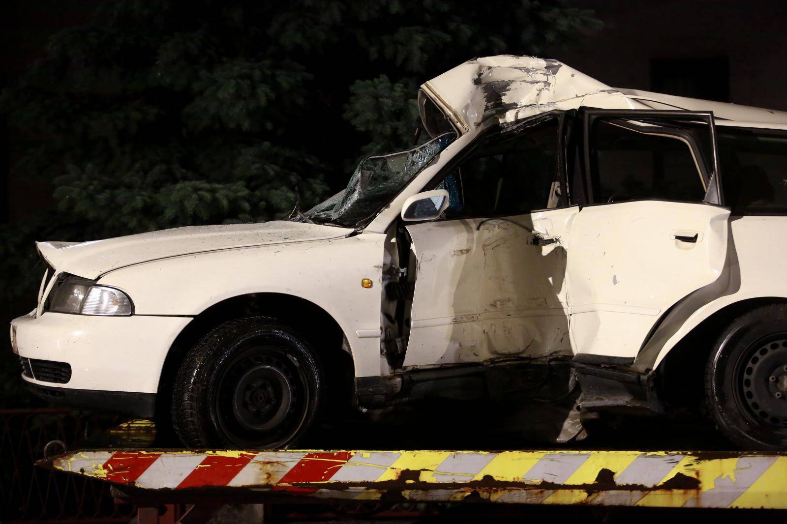 Zagreb: Automobilom se zabio u stup