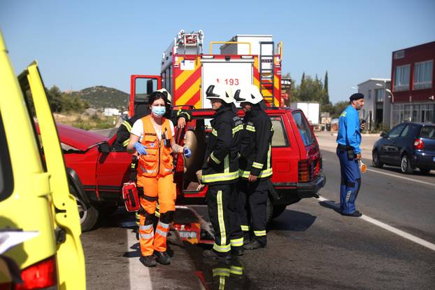 Na Jadranskoj magristrali kod Njivica u sudaru dva vozila ozlijeđeno pet osoba