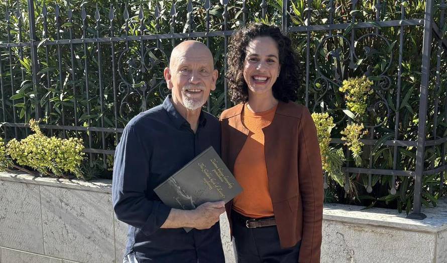 FOTO John Malkovich oduševljen Malim Lošinjem: 'Vraćam se ponovno s obitelji'
