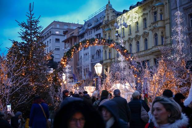 Zagreb: Zagrebački Advent na Trgu bana Jelačića