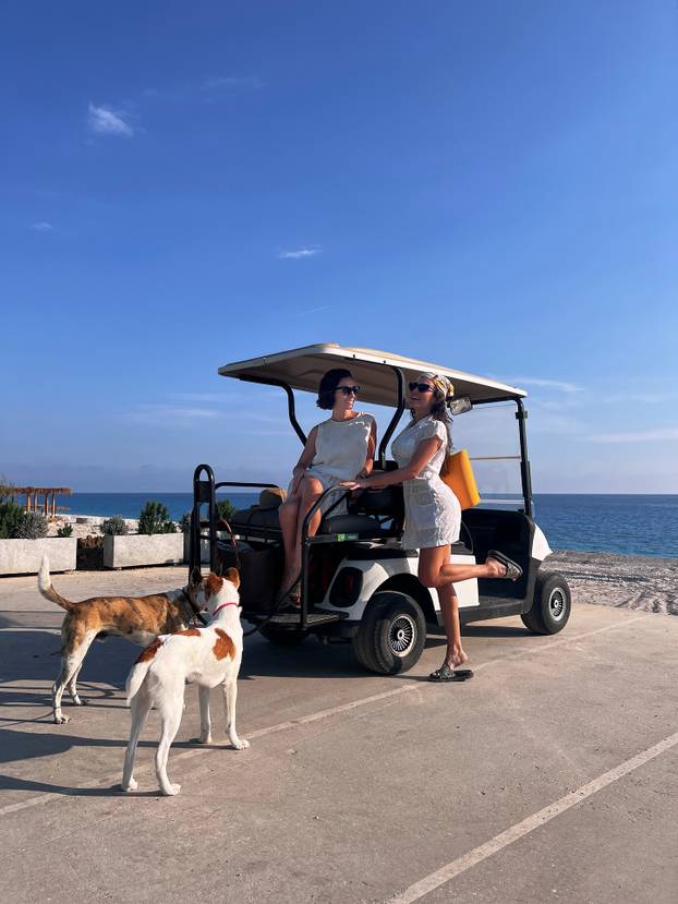 FOTO Pogledajte kako je fatalna Albanka proslavila pobjedu nad Srbijom. Neki su joj zamjerili