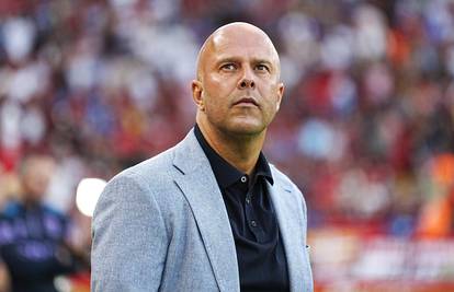 Arne Slot: Rezultat je 2-2, 20 minuta prije kraja... Obično bih prvo tražio Dioga Jotu na klupi