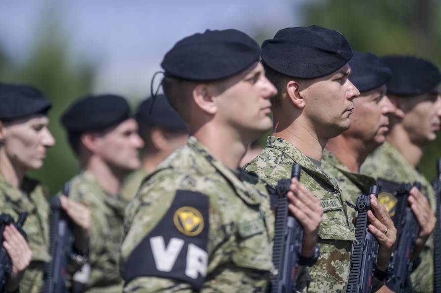 Velika Gorica: Uvježbavanje pješačkih postroja Hrvatske vojske za svečani vojni mimohod