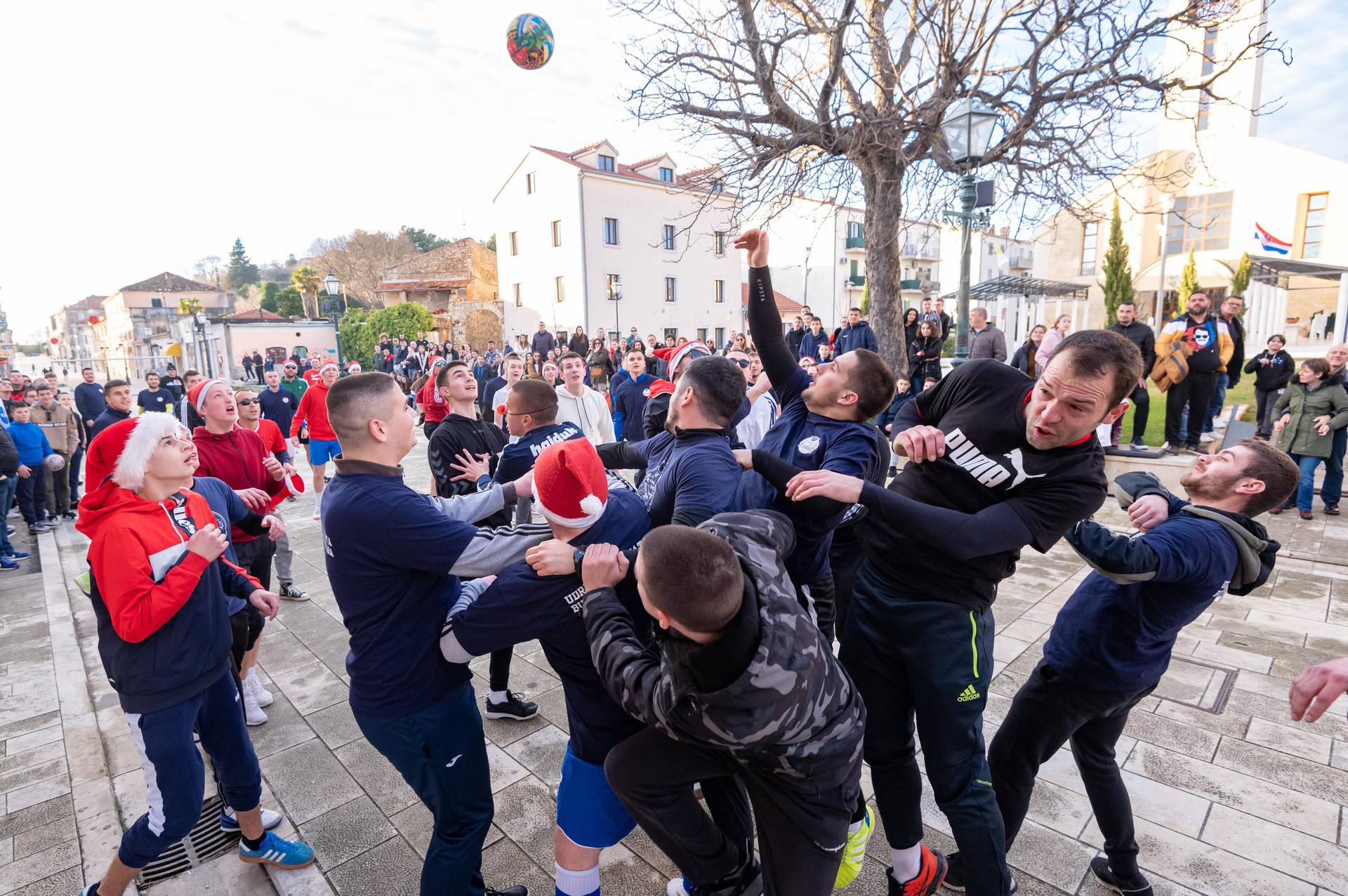 Na glavnoj benkovačkoj šetnici odrzana humanitarna utakmica za pomoć Kiari