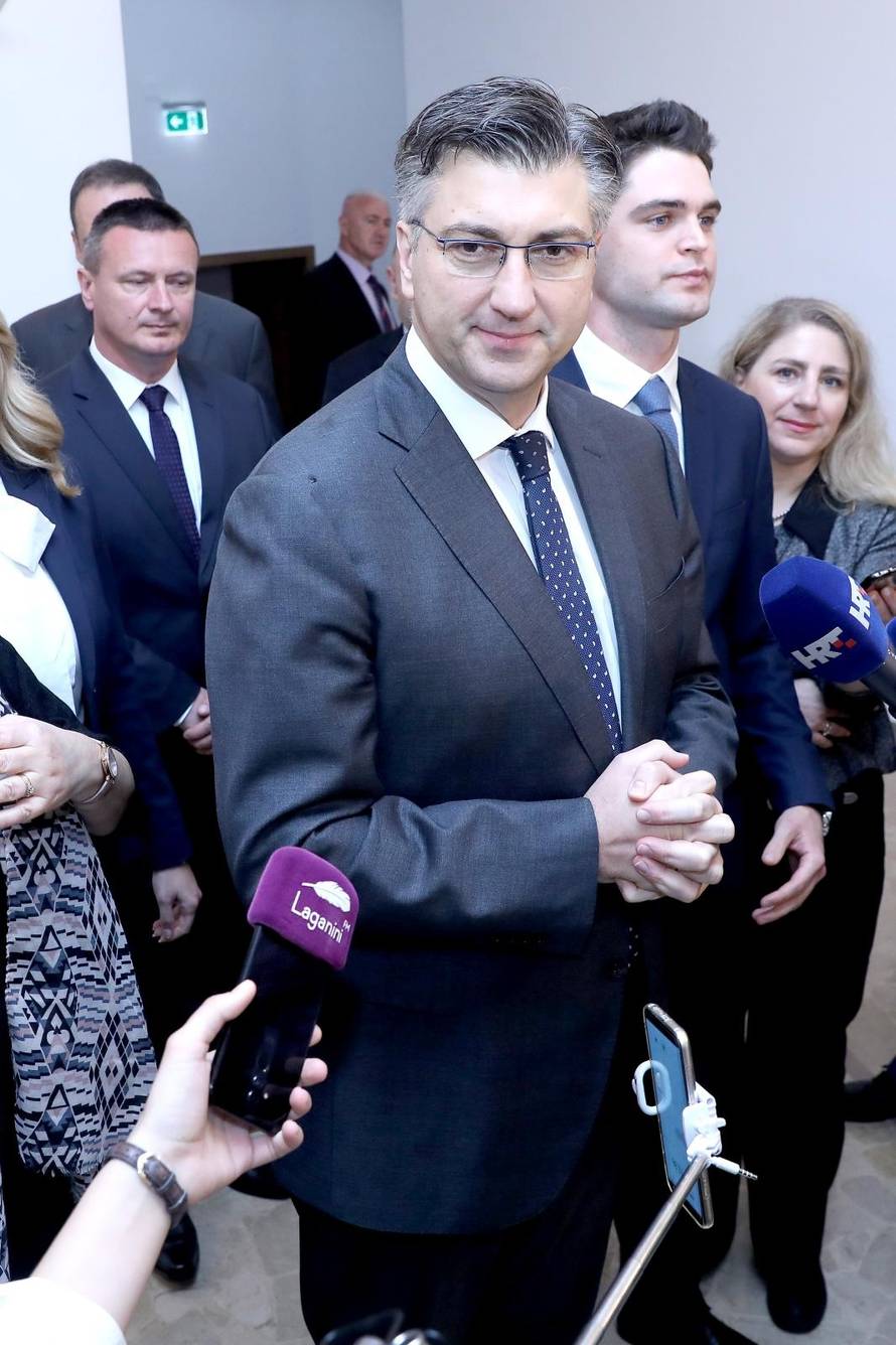 Zagreb: Älanovi HDZ-a predali DIP-u kandidacijske liste za EU parlament