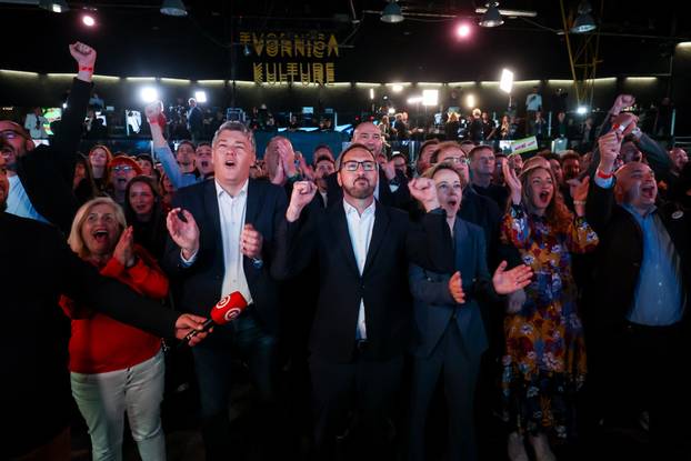 Zagreb: Oduševljenje u stožeru stranke Možemo! i SDP-a nakon prvih rezultata