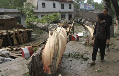 Kina: Odron zemlje zatrpao kuće, poginulo je 59 ljudi