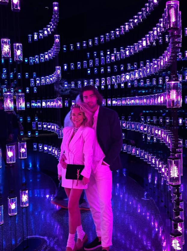 Kratka haljinica i Šimin zagrljaj: Maja je objavila nove fotke iz Dubaija, pogledajte gdje su bili