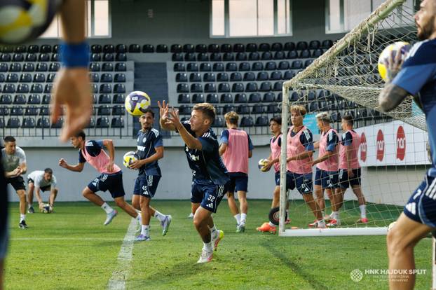 FOTO Hajdukovci odradili zadnji trening prije Zire. Maksimalan fokus, Hrgović čak stao i na gol