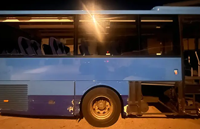 Brački Pišonja i Žuga! Ukrali bus pa udarali u znakove i kamion. Kasnije htjeli pobjeći trajektom