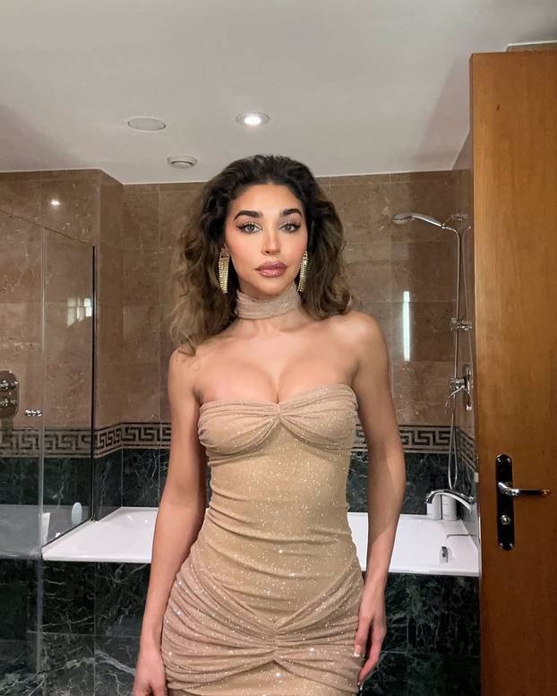 FOTO: Bivša Bieberova cura je zavodila u vrućim gaćicama! Evo koja je tajna njezine seksi figure