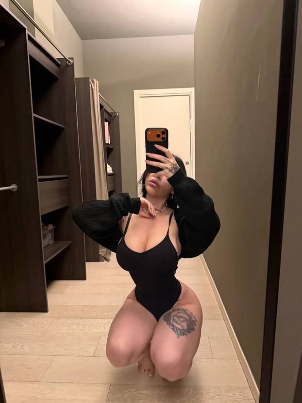 FOTO Alex je najbujnija dama Italije: Prati je skoro 10 milijuna ljudi. Obožava mini-kompletiće