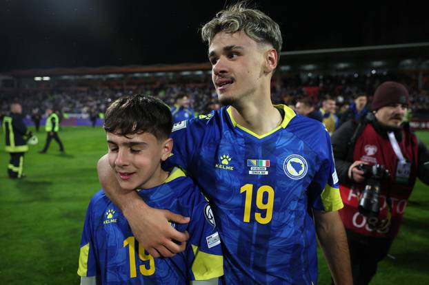 Zenica: Slavlje igrača Bosne i Hercegovine nakon što su svladali Italiju jedanaestercima