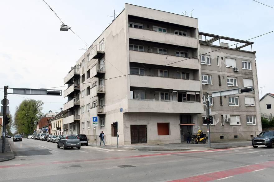 O&ccaron;aj stanara u Sisku s obnovom! 'Izvo&dstrok;a&ccaron; radova nam je uni&scaron;tio stanove, ne mo&zcaron;emo u domove'