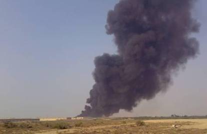 Teretni avion sa šestero ljudi 'okrenuo se i zapalio'