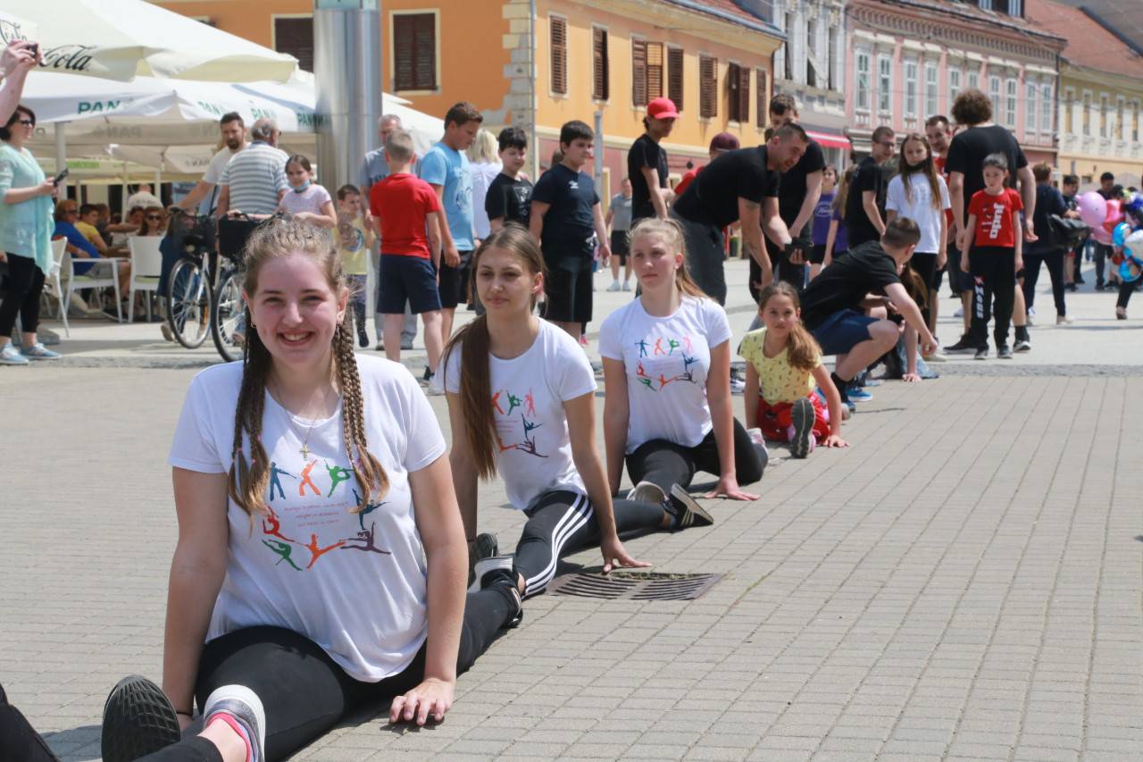Najduža špaga u Hrvatskoj povodom organizacije Svjetskog gimnastičarskog kupa u Osijeku