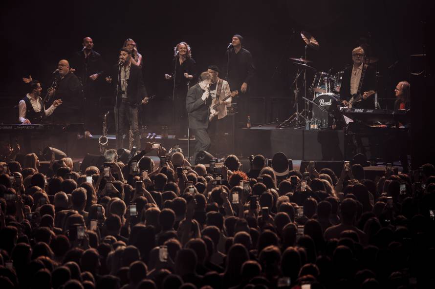 Mjesec dana poslije eksplozije na Dedinju, Čolić najavio veliki koncert u Slavonskom Brodu