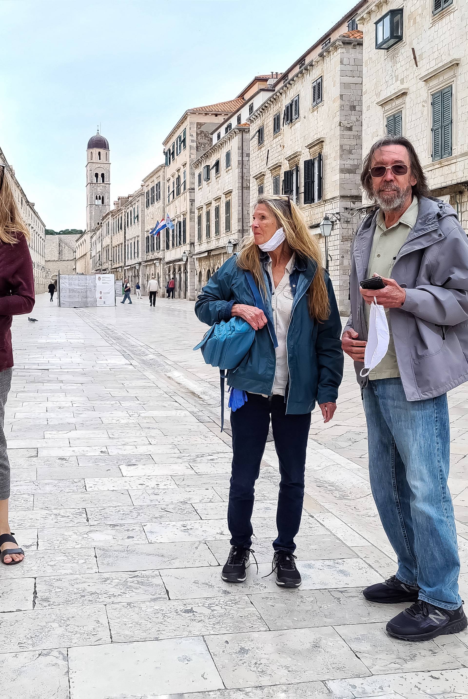 Amanda, Bill i Sandy turisti su u Dubrovniku. I ne mogu kući