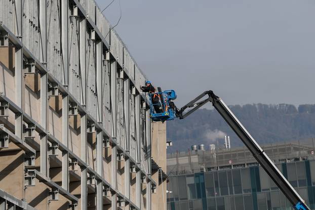 Zagreb: Počelo postavljanje stolica na sjevernoj tribini stadiona u Kranjčevićevoj