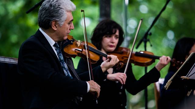 Zagrebački solisti oduševili  su publiku: Na divnom Zrinjevcu dočekali su proljeće uz Vivaldija