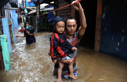 U poplavama u indonezijskoj pokrajini Papui 42 mrtvih