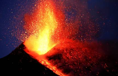 Etna eruptirala: Izbacuje pepeo u zrak, zatvorena zračna luka