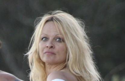 Pamela Anderson je zbog svoje majke na rubu sloma 