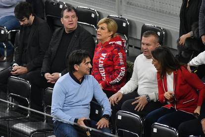 Kolinda sa suprugom Jakovom bodri hrvatske tenisače. S njima je u društvu i Zlatko Dalić...