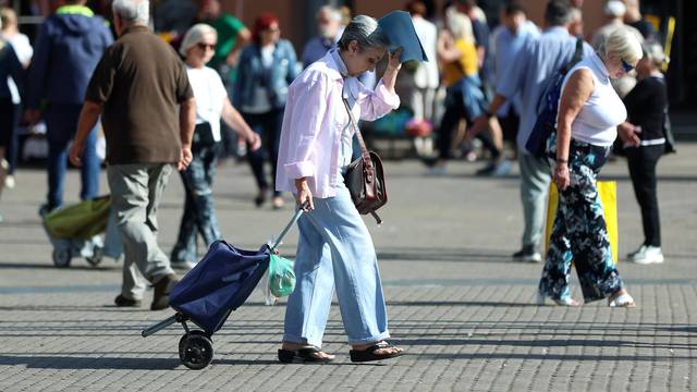 Zagreb: Sunčano i toplo prijepodne u središtu grada