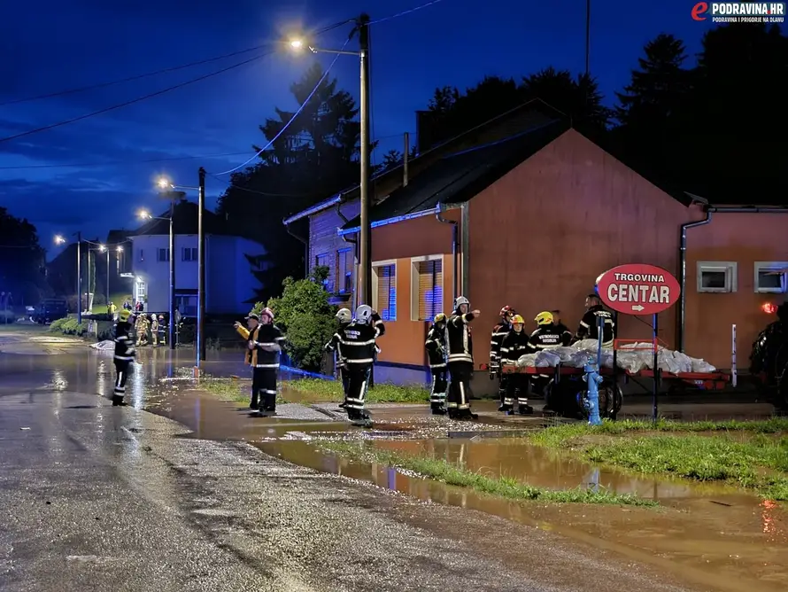 FOTO Rasinju pogodila poplava, iz podruma izvukli mrtvu ženu: 'Probali smo ju oživljavati...'