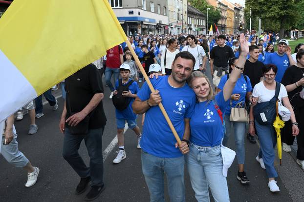 Zagreb: Povorka Antunovskog hoda na putu prema bazilici svetog Antuna Padovanskog