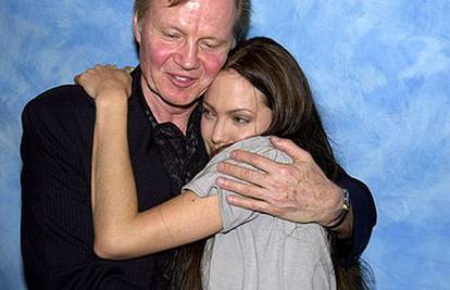 John Voight više ne misli da mu je kći Angelina luda