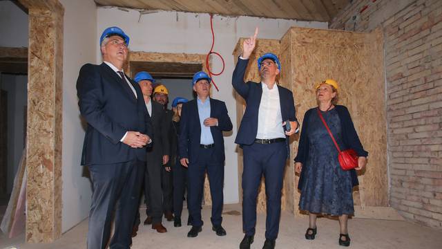 Zagreb: Premijer Plenković obišao gradilište u procesu obnove nakon potresa u Đorđićevoj 8a