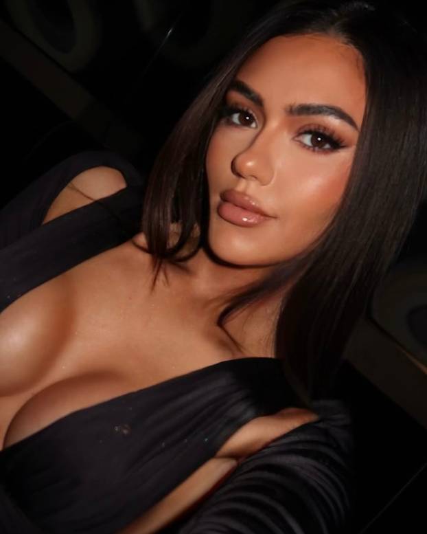 FOTO Otkrili ring djevojke za boksački spektakl. Jedna ima diplomu, druga se već skinula