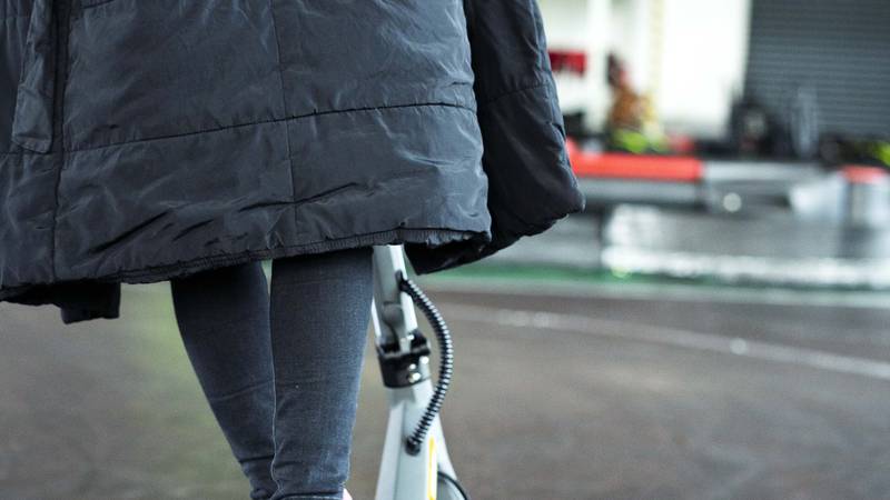 Policija v Sunji odvzela električne skiroje otrokom zaradi neupoštevanja pravil