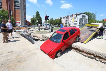 Karlovac: Autom uletio u gradilište i propao u jarak