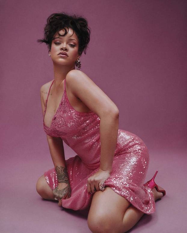 FOTO Rihanna ubrzava puls u seksi donjem rublju! 'Naklonite se - stigla kraljica Valentinova'