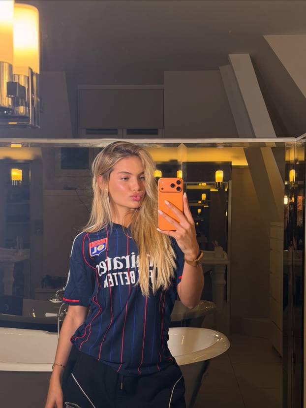 FOTO Brazil bruji o ovoj plavuši! Realovac se u nju zaljubio sa 17, a ovo su pravila njihovog braka