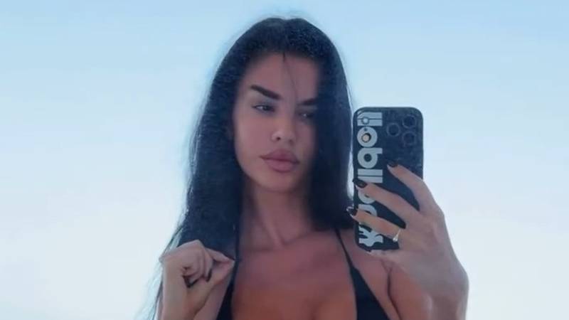 FOTO Bikini Ivane Knoll jedva je zadržao njezine bujne grudi, pogledajte kako joj stoji