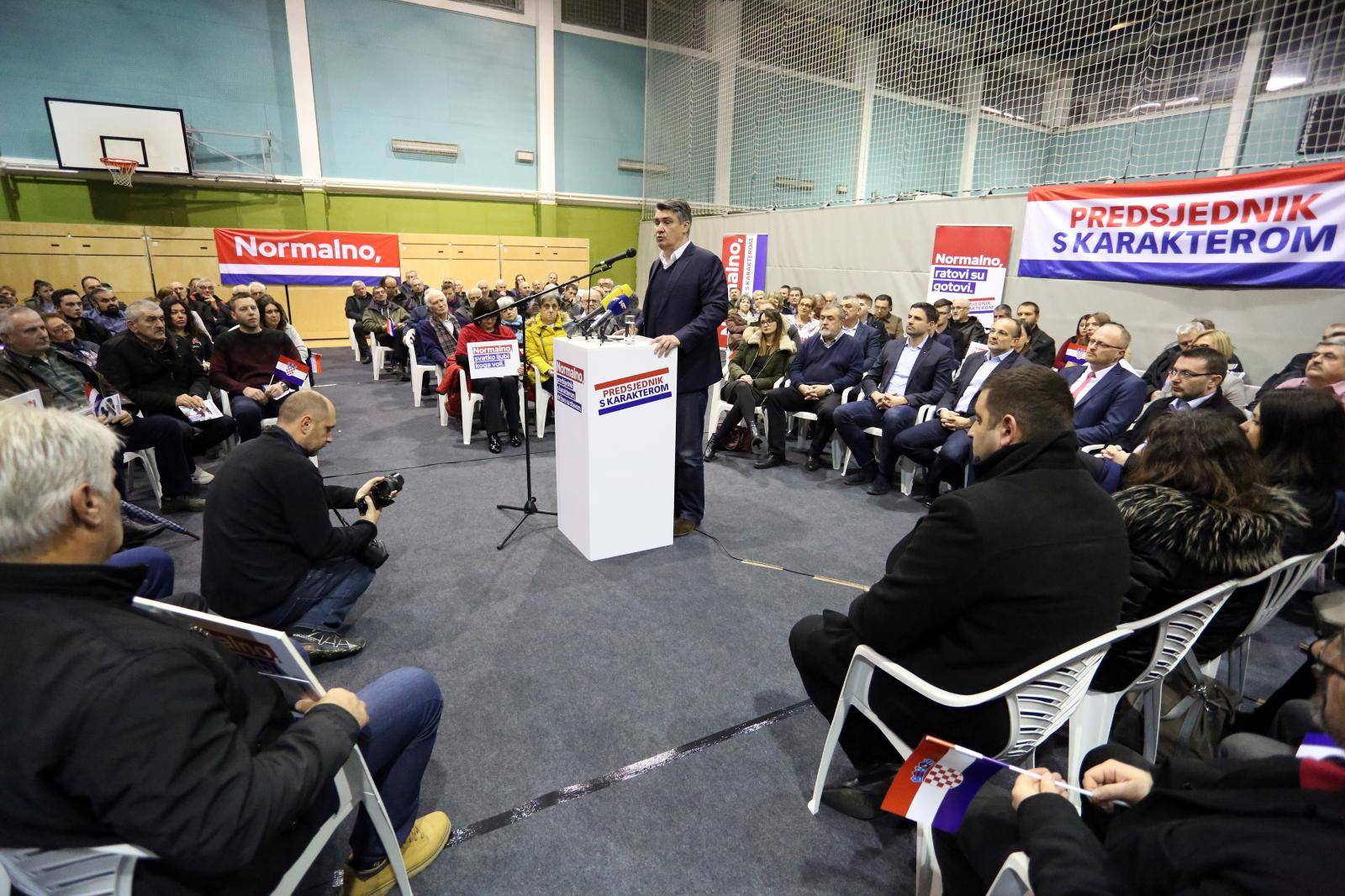 Predizborni skup kandidata Zorana Milanovića u Ogulinu