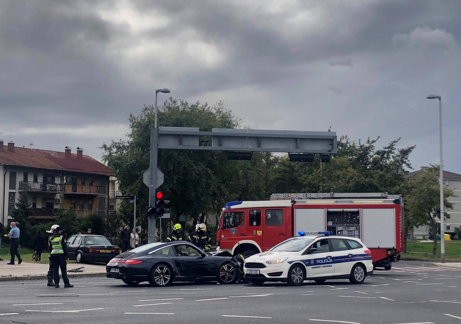 Zagreb: Sudar dvaju osobnih automobila na križanju Zagrebačke avenije i Hrgovića