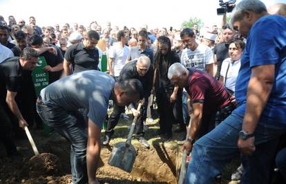 Pokopan  je Sinan Sakić: 'Ne znam kako ćemo bez mog tate'