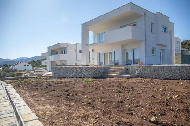 Kompleks Vila koji se gradi u Dračama, jednu od vila gradi i Halid Bešlić