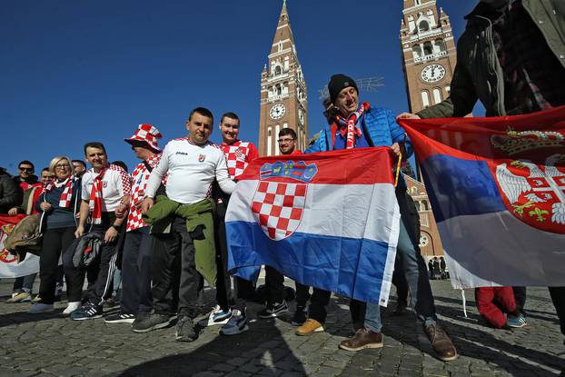 Szeged: Hrvatski i srpski navijači gemištom nazdravili uoči utakmice između Hrvatske i Srbije