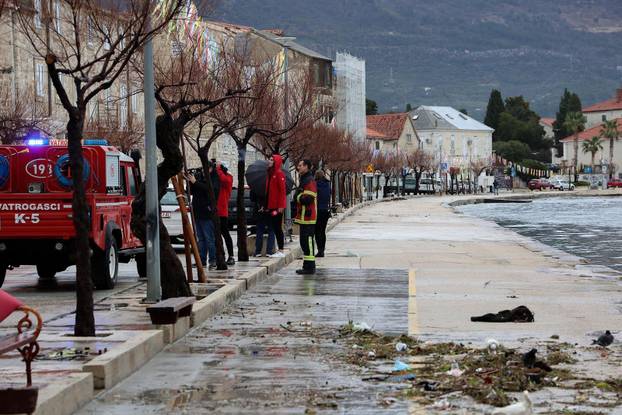 Kaštela: Sanacija štete od posljedica jakog juga i plime