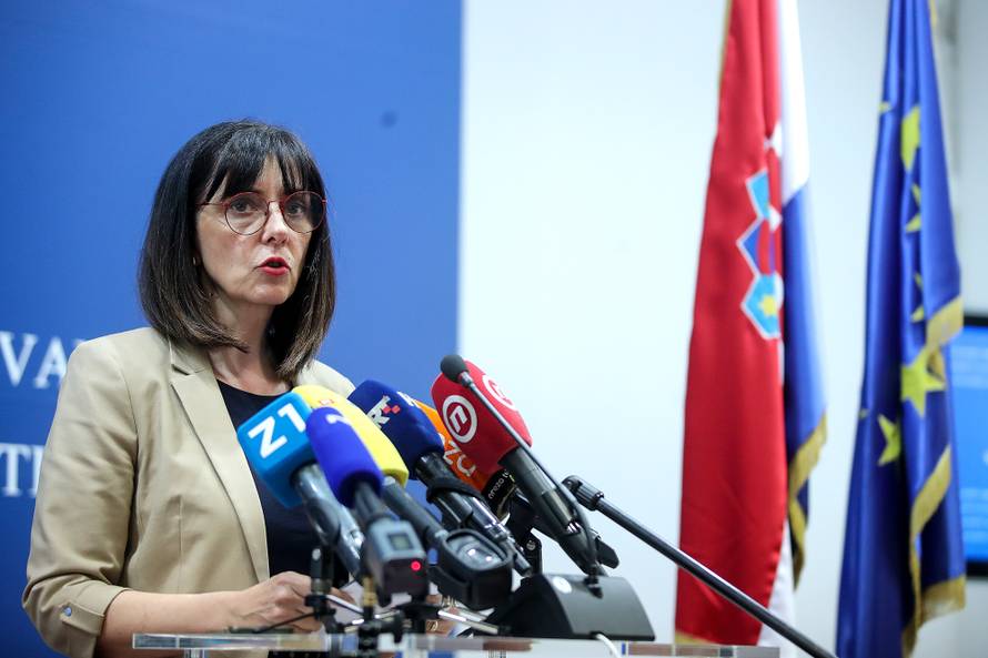 Divjak o pripremama za iduću školsku godinu, još jednom je pozvala sve učenike u školu...